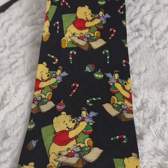 Disney Winnie The Pooh Christmas Men's Silk Tie - Picture 5 of 6
